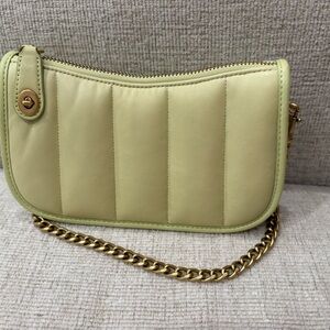 Coach Quilted Swinger 20 in Pale lime